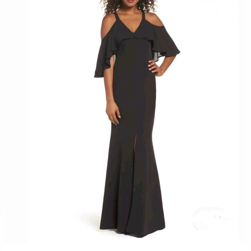 DGHBVS Elegant Black Cold Shoulder Gown